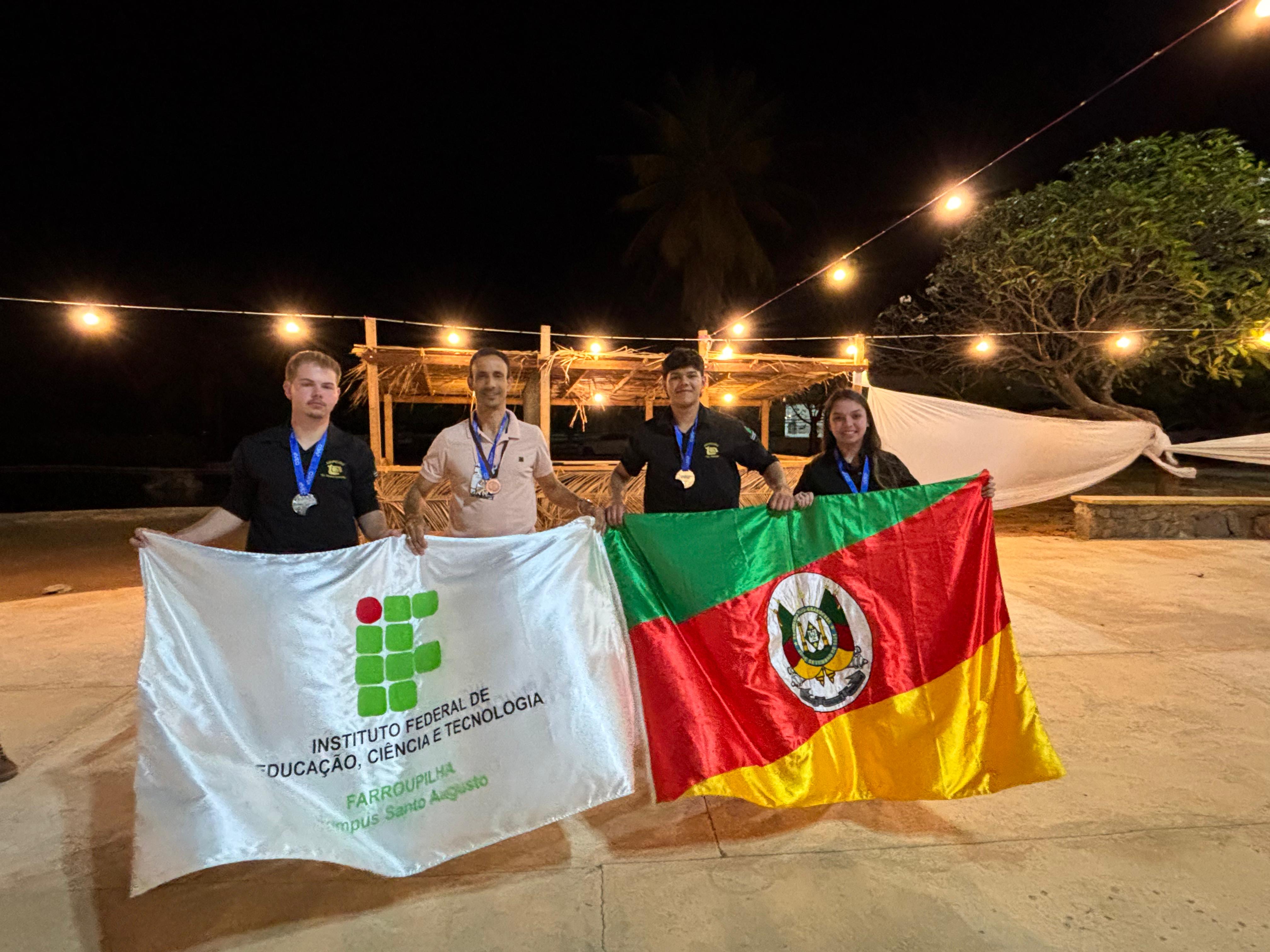Alunos ganham medalha de prata na OBAP 2025