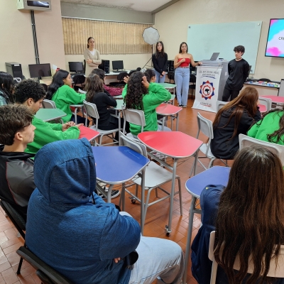 Projeto “Química e Saúde Bucal, juntas e misturadas” leva ciência e conhecimento para estudantes a partir de atividade prática