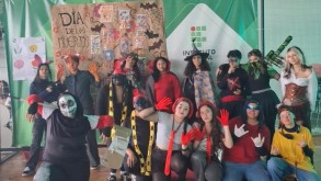 Estudantes do curso Técnico em Eventos do IFFar – Campus São Borja realizam atividade temática de Halloween e Dia dos Mortos WhatsApp Image 2026-10-26 at 11.44.46.jpeg